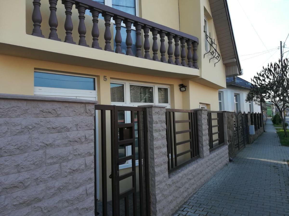 Five Villa Ludus Luaran gambar